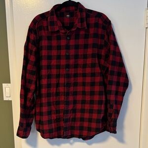 Uniqlo Red and Black Checkered Men's Shirt